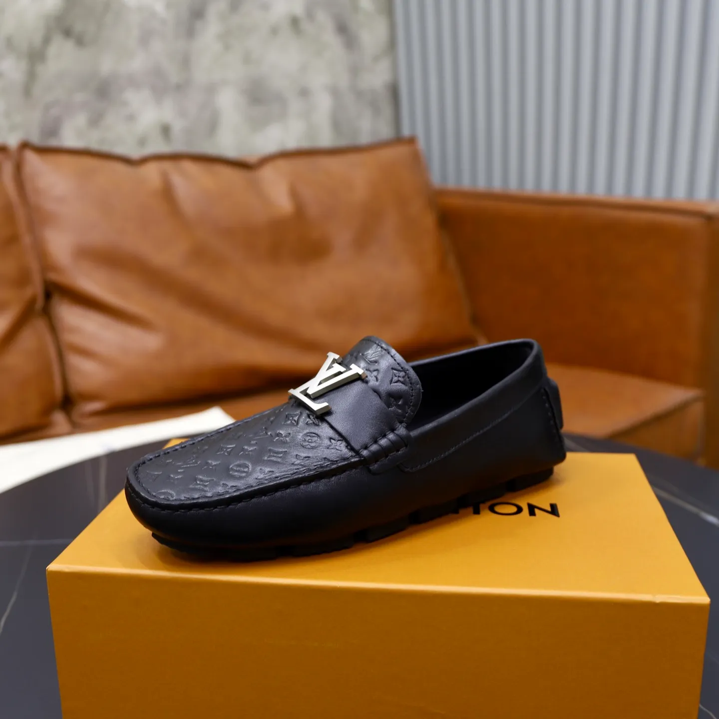 Ex-factory price: 480💰【LV】Louis Vuitton ⚠️High-end men’s driving and pedal series ⚠️38-44 (customized for 45) ⚠️All original cowhide leather! Thick and soft! Made entirely of calfskin lining! Rubber sheet anti-slip beanie sole! Three-dimensional package technology! Fashionable and classic! Handicrafts! Original high quality! Feel free to compare!